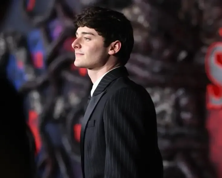 Does Noah Schnapp Believe Child Actors Should Have Therapy?