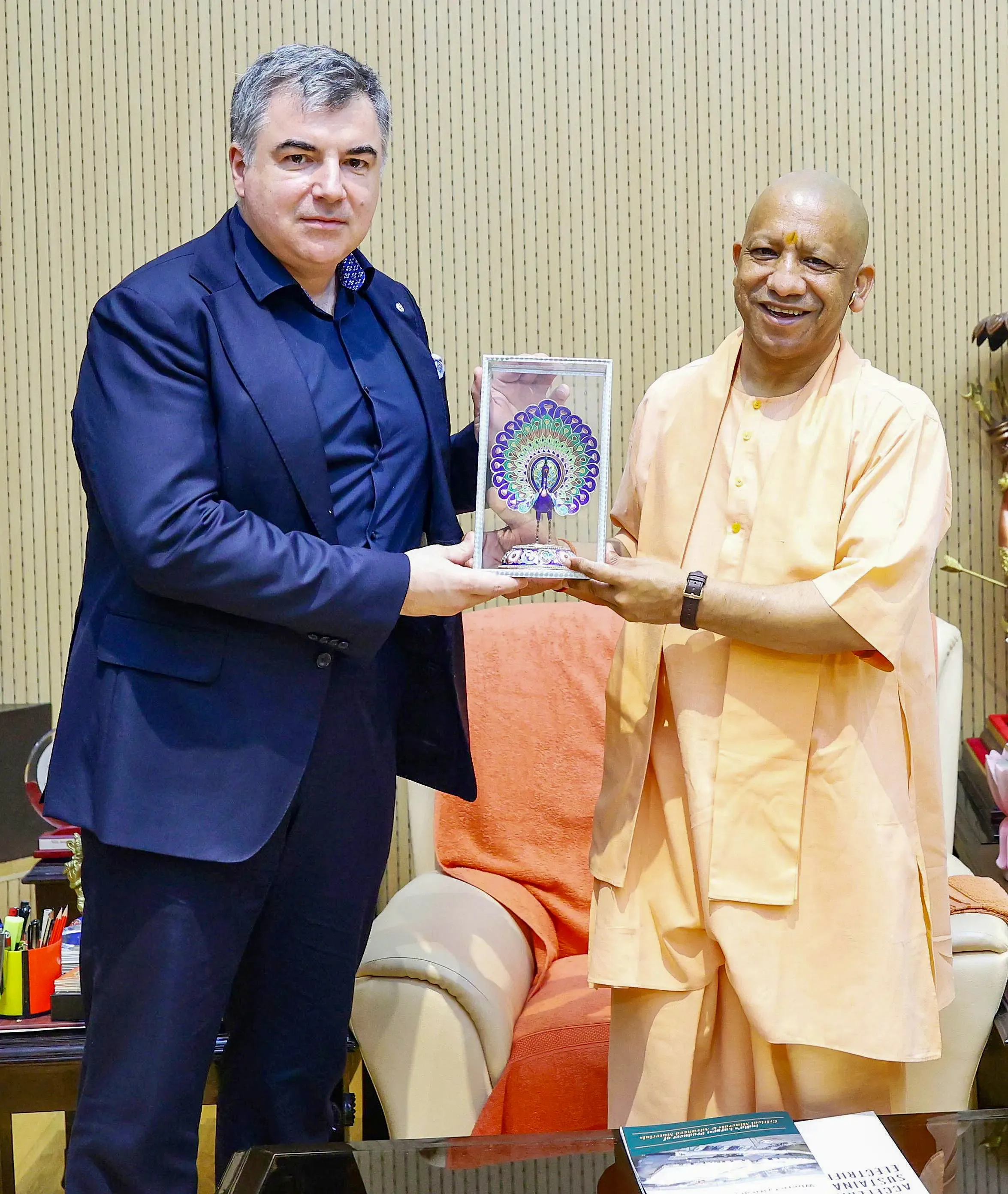 Nobel Laureate Konstantin Novoselov and CM Yogi Adityanath Discuss Advanced Research in Uttar Pradesh