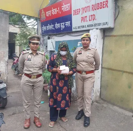 नोएडा: ₹10 लाख की स्मैक के साथ 19 वर्षीय अफसाना गिरफ्तार, फरार बुआ नूरी की तलाश जारी