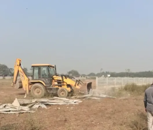 क्या नोएडा में अवैध कब्जे पर चला बुलडोजर और करीब 830 करोड़ रुपए की भूमि को मुक्त कराया गया?