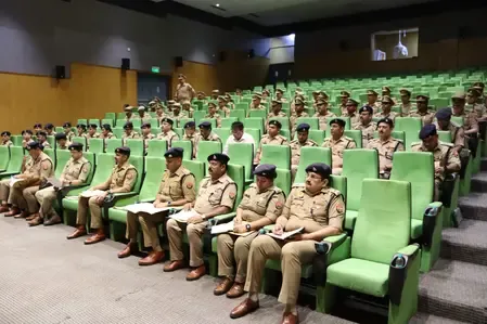 नोएडा : अवैध खनन और अपराध नियंत्रण को लेकर कमिश्नर की कड़ी कार्रवाई, कई एसएचओ हटाए गए