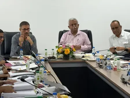 नोएडा : सीएम योगी के सलाहकार ने मेडिकल डिवाइसेज पार्क का किया निरीक्षण 