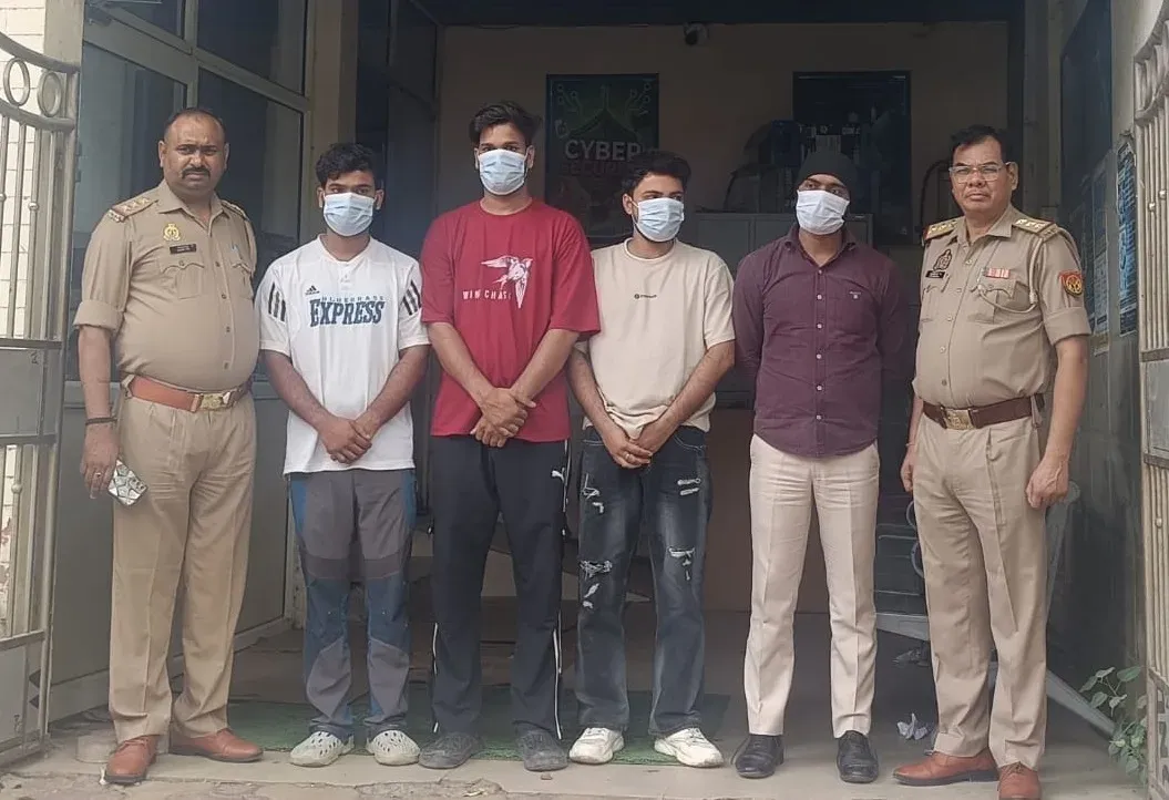 नोएडा साइबर क्राइम पुलिस ने ₹21.27 लाख की ऑनलाइन ठगी में चार आरोपी दबोचे, IGL कर्मचारी बनकर करते थे फर्जीवाड़ा