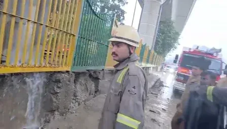नोएडा में बारिश का कहर: जलभराव से जनजीवन ठप, CEO ने JE समेत दो कर्मियों को किया बर्खास्त