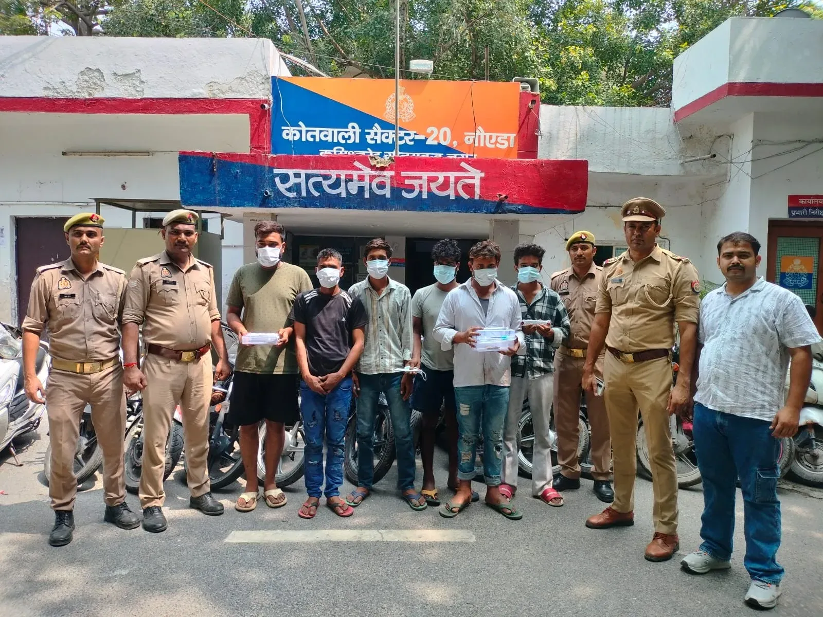 नोएडा में दोपहिया चोरी के अंतरराज्यीय गिरोह का भंडाफोड़, 6 गिरफ्तार; 15 वाहन बरामद