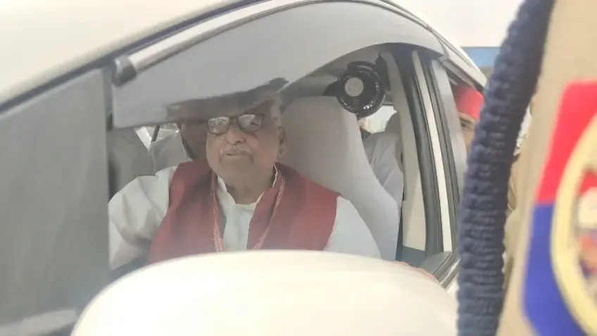 नोएडा में श्रमिकों के प्रदर्शन के बाद राजनीतिक हलचल, सपा और लेफ्ट नेताओं को पुलिस ने रोका