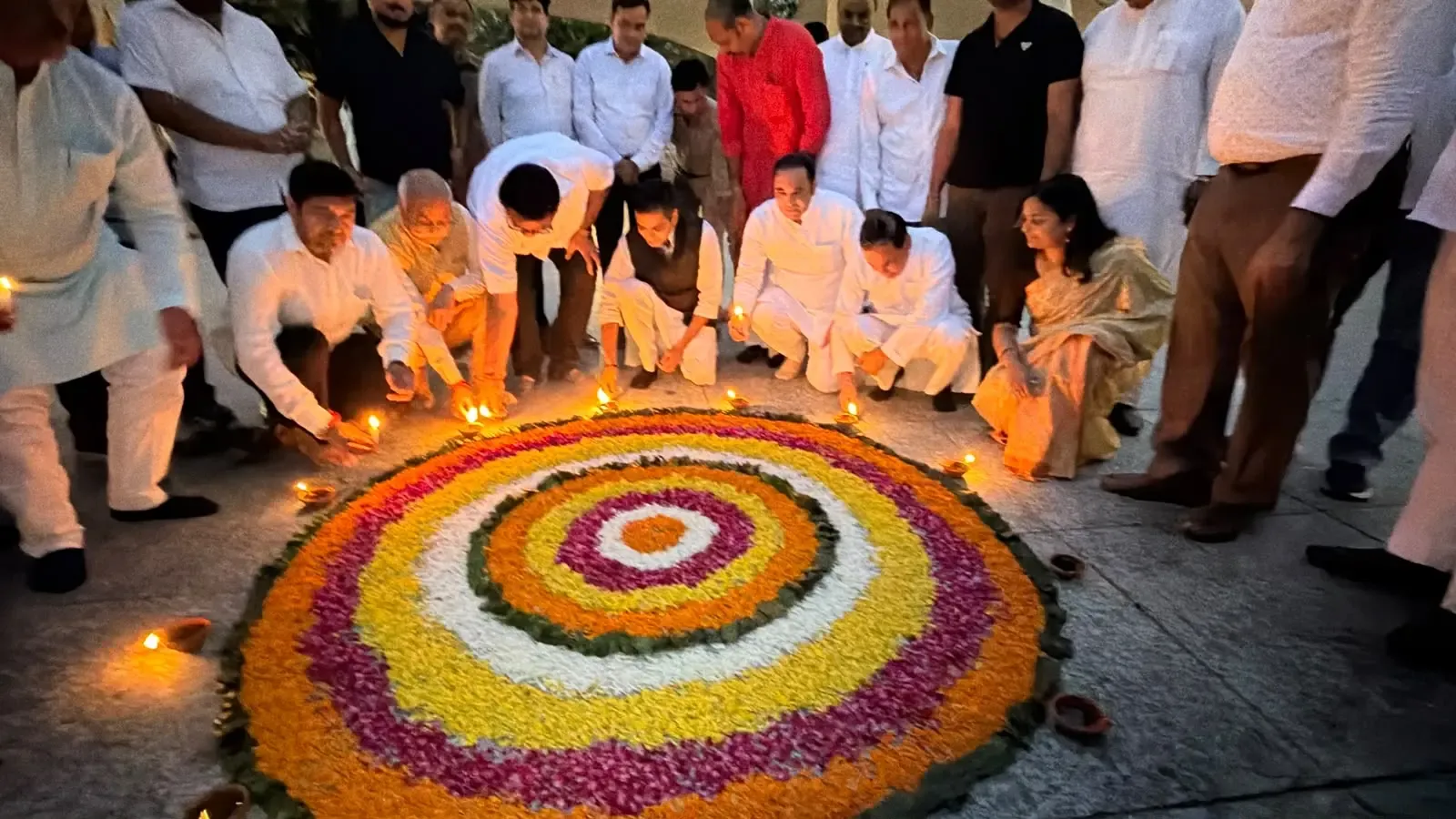 नोएडा में 'स्वच्छता ही सेवा' अभियान: दीपोत्सव, सफाई मुहिम और जागरूकता कार्यक्रमों से गूंजा शहर