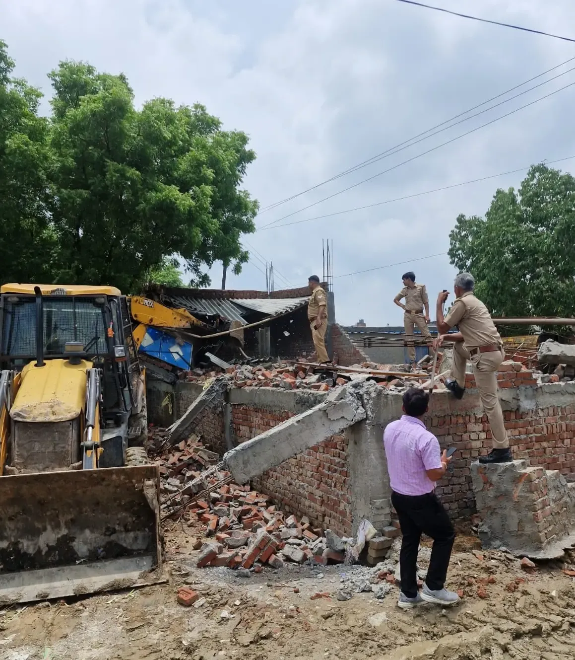 क्या नोएडा में अवैध निर्माण से 2,745 करोड़ की भूमि अतिक्रमण मुक्त हुई है?