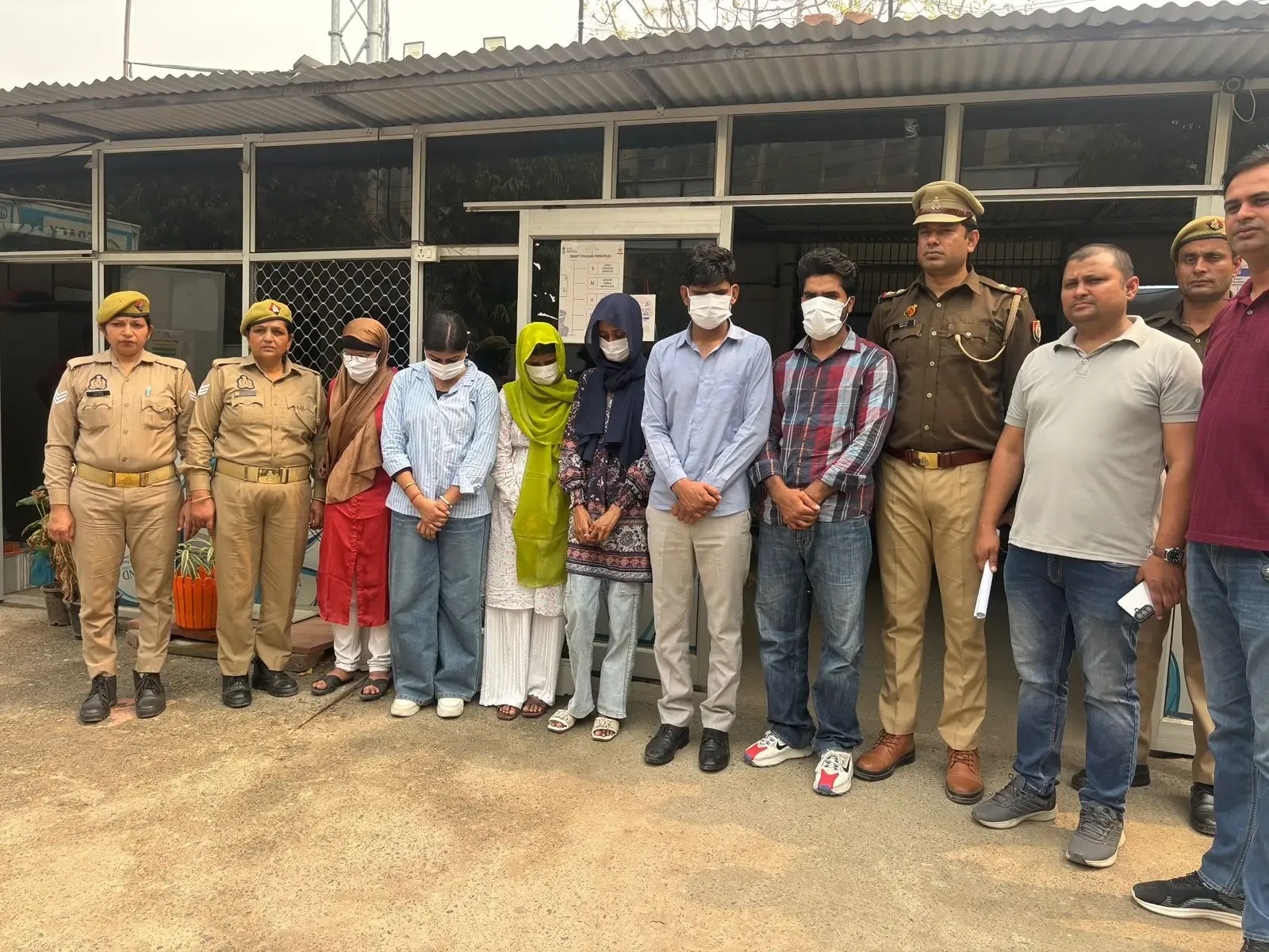 नोएडा में जाली नौकरी रैकेट का खुलासा, 4 महिलाओं सहित 6 गिरफ्तार