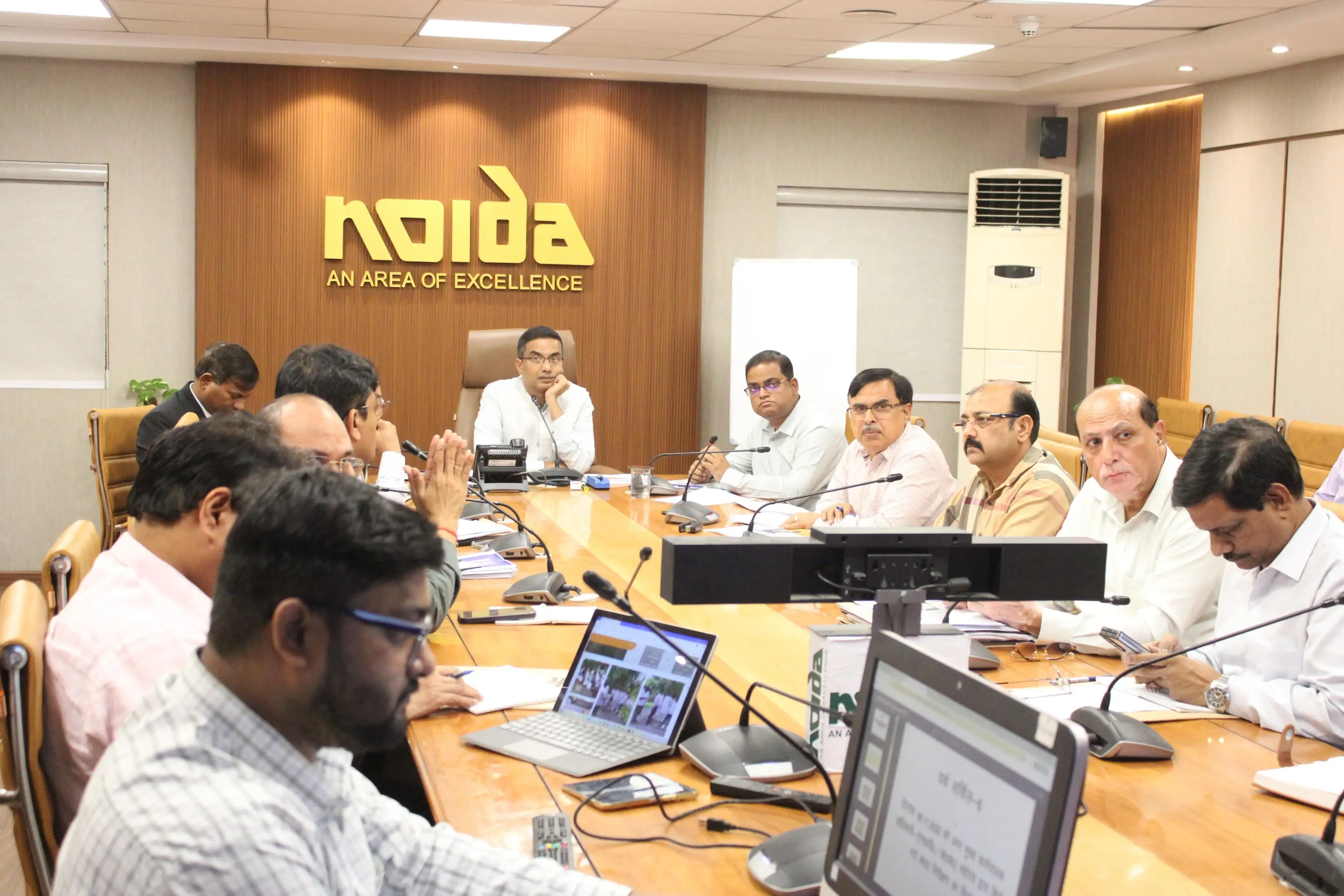 क्या नोएडा में ग्राम सुविधाओं की बड़ी समीक्षा से सुधार संभव है?