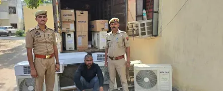 नोएडा में फर्जी ऑनलाइन पेमेंट से इलेक्ट्रॉनिक सामान ठगने वाला समीर अंसारी गिरफ्तार, 16 AC बरामद