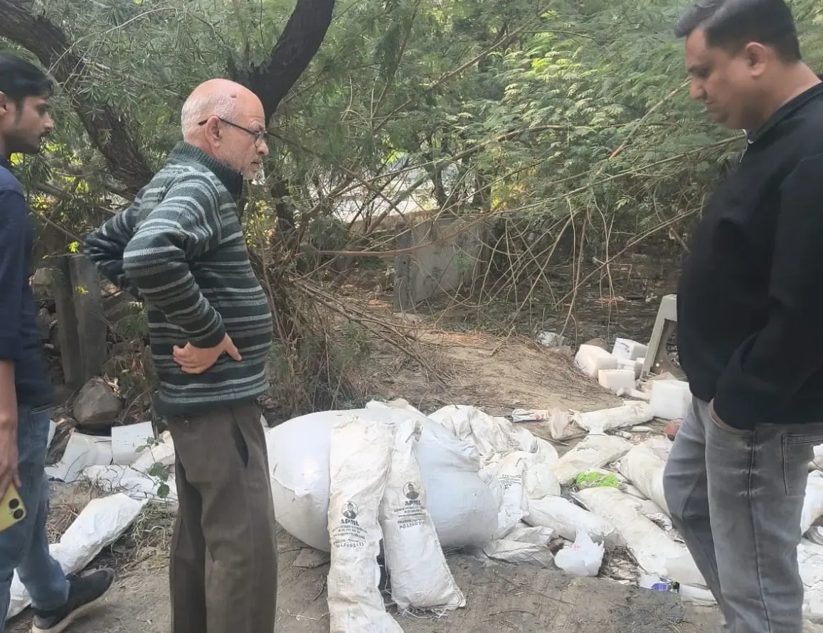 क्या नोएडा में स्वच्छता अभियान को गति मिलेगी? कचरा जलाने पर प्राधिकरण ने लगाया 1 लाख रुपए का जुर्माना