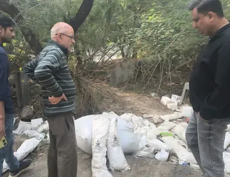 नोएडा में स्वच्छता अभियान तेज, कचरा जलाने पर प्राधिकरण ने लगाया 1 लाख रुपए का जुर्माना