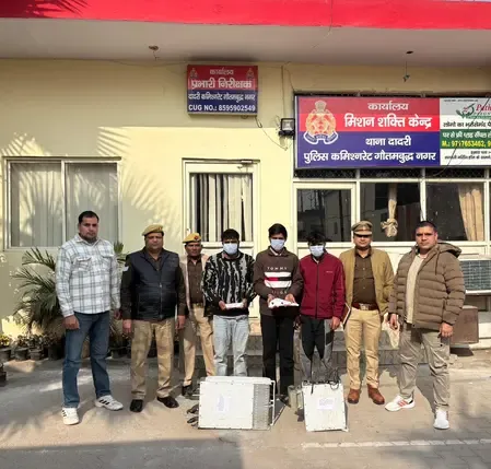 क्या नोएडा में मोबाइल टॉवर से चोरी करने वाला गिरोह गिरफ्तार हुआ है?