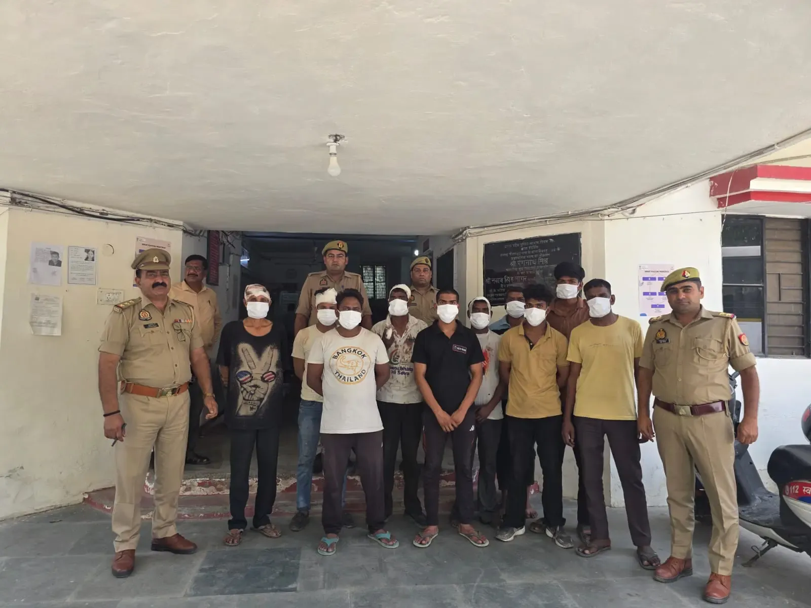 नोएडा सेक्टर-39: पारिवारिक विवाद में लाठी-पत्थर चले, दोनों पक्षों के 11 लोग गिरफ्तार