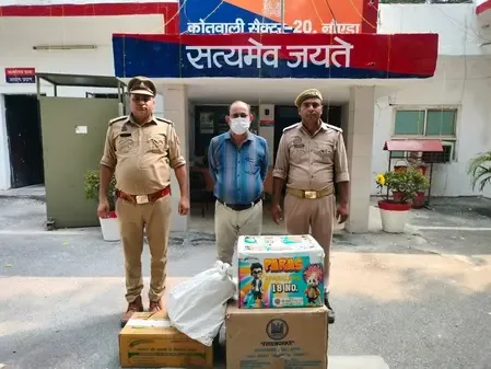 नोएडा पुलिस ने धरा 43 किलो अवैध पटाखों का जखीरा, एक आरोपी गिरफ्तार