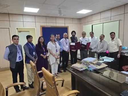 नोएडा प्राधिकरण के 4,800 कर्मियों को मेडिकल इंश्योरेंस की बड़ी सौगात, SBI जनरल से MOU साइन