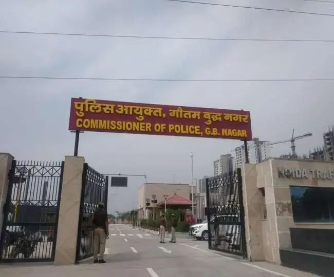 क्या नोएडा में सभी बॉर्डर और सोसायटियों में बढ़ी सतर्कता और पुलिस गश्त बढ़ाई गई है?