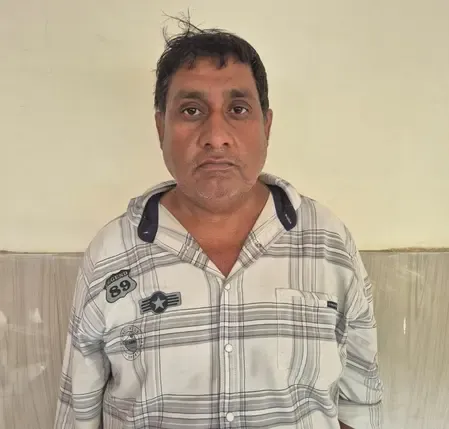 नोएडा एसटीएफ ने अन्तरराज्यीय मादक पदार्थ तस्कर गैंग के 50 हजार के इनामी अपराधी यशपाल सिंह को मेरठ से किया गिरफ्तार