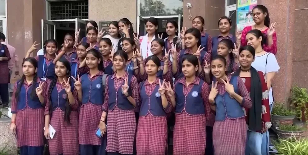 यूपी बोर्ड रिजल्ट 2025: नोएडा गर्ल्स इंटर कॉलेज की छात्राओं का जलवा, 10वीं में 92.83%25 और 12वीं में शानदार सफलता