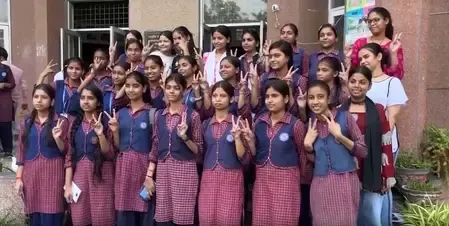 नोएडा: यूपी बोर्ड में गर्ल्स इंटर कॉलेज का दबदबा, 10वीं और 12वीं में छात्राओं का शानदार प्रदर्शन