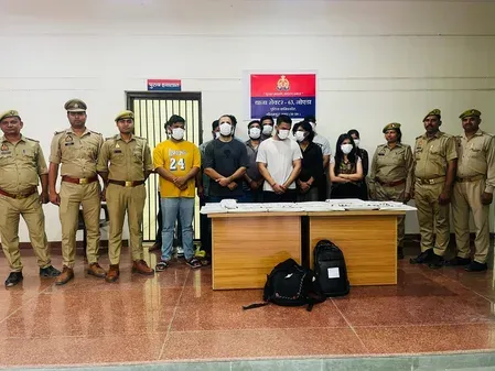 नोएडा में 13 साइबर ठग गिरफ्तार, अमेरिका-यूरोप के नागरिकों से ₹10 करोड़ की एयरलाइन टिकट धोखाधड़ी