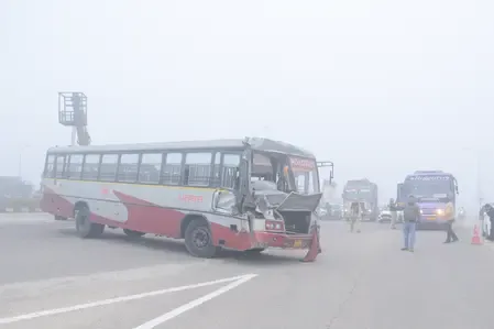 नूंह में सड़क हादसों पर लगाम: लोक निर्माण विभाग ने शुरू की सफेद पट्टी लगाने की मुहिम 