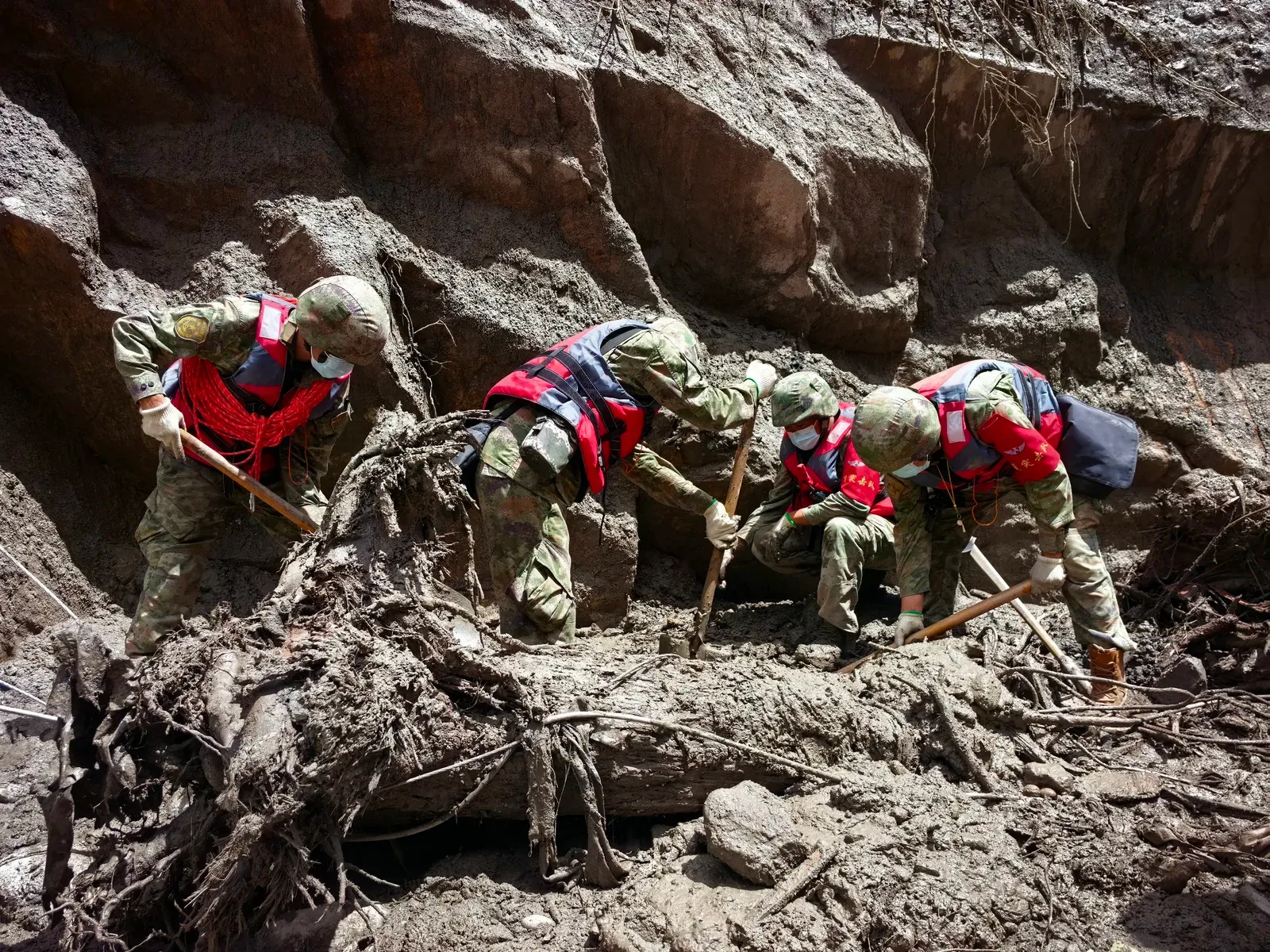 Kim Jong-un sends condolences over Nepal-China Himalayan floods killing 500+