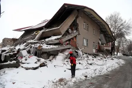 How Did a Snowstorm in Northern Syria Impact Over 150,000 Displaced Individuals?