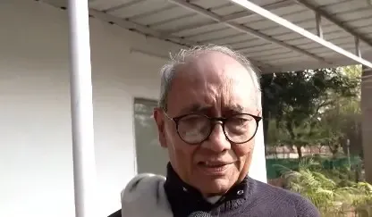 Is There Nothing Political in Digvijaya Singh's Post? Tharoor Advocates for Congress Strengthening