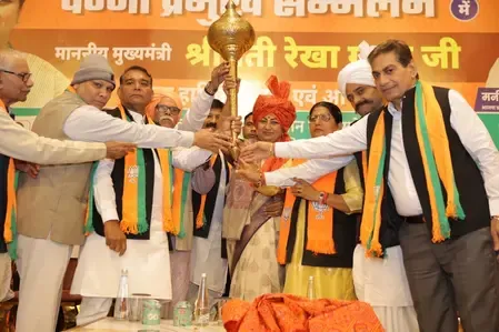 How is Rekha Gupta Mobilizing Voters for the Nov 30 MCD Bypolls?