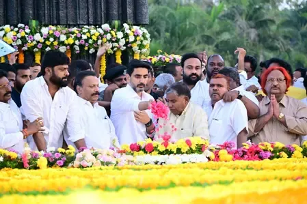 एनटीआर की 30वीं पुण्यतिथि: बेटे बालकृष्ण और पोते नंदमुरी ने दी श्रद्धांजलि, नाती नारा लोकेश ने किया याद