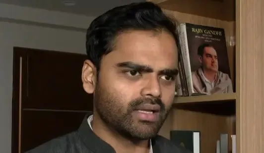 क्या न्याय पाने के लिए विरोध प्रदर्शन करने से रोका जाता है? - पुष्पेंद्र सरोज