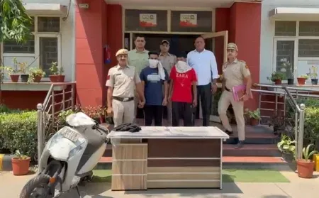 न्यू अशोक नगर पुलिस ने दो मोबाइल स्नैचर गिरफ्तार, तीन फोन और स्कूटी जब्त; एक आरोपी पर 12 मामले