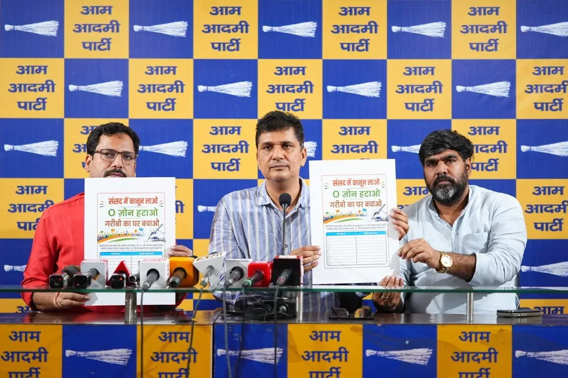 दिल्ली ओ-जोन कॉलोनियों को बचाने के लिए 'आप' का हस्ताक्षर अभियान, संसद में कानून की माँग