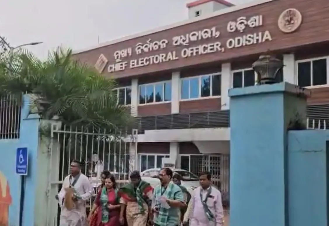 क्या बीजद ने शिक्षा मंत्री और नुआपाड़ा के भाजपा उम्मीदवार पर आचार संहिता उल्लंघन का आरोप लगाया?
