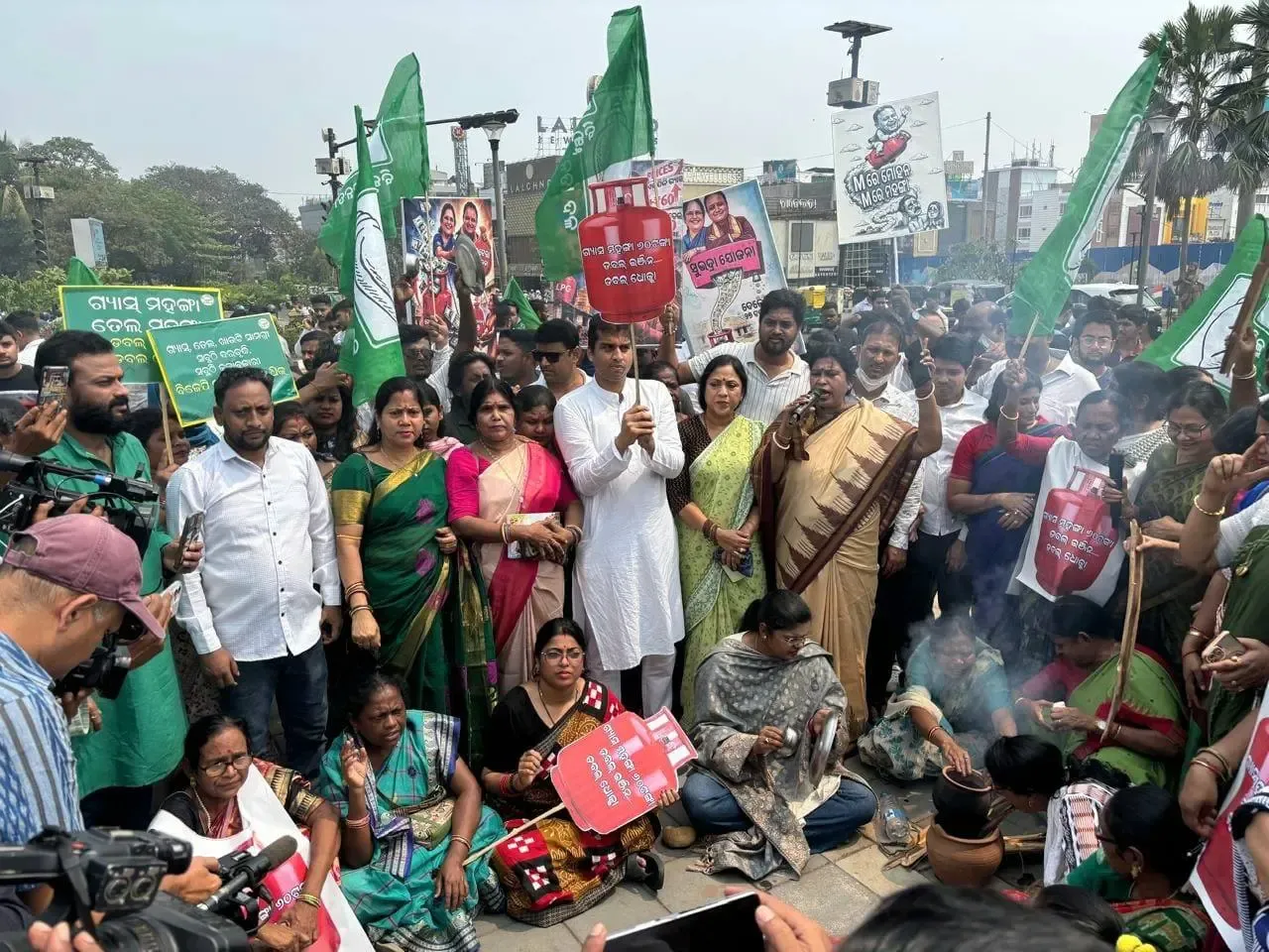 BJD Protests in Odisha Against Soaring LPG and Commodities Prices