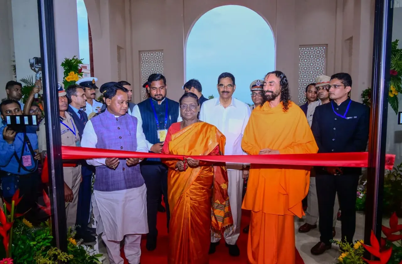 Odisha CM Majhi joins President Murmu to inaugurate Jagatguru Kripalu Vishwavidyalaya