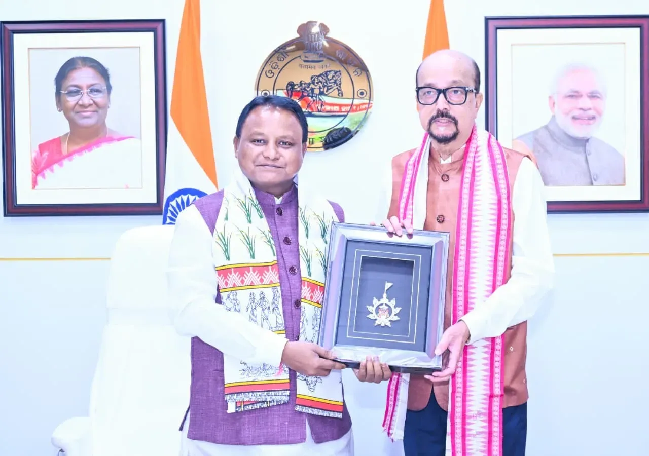 Odisha CM Majhi receives Chhattisgarh Governor Deka in Bhubaneswar
