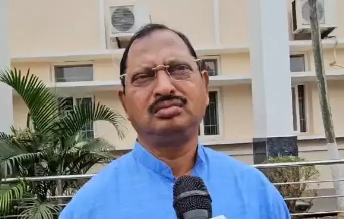 क्या ओडिशा में धान खरीद के मुद्दे पर अशोक मोहंती का कहना है कि 'पिछली सरकार से बेहतर काम हो रहा है'?