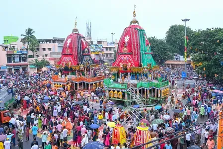 What Actions Did the Odisha Government Take Against Police Officers After the Puri Stampede?