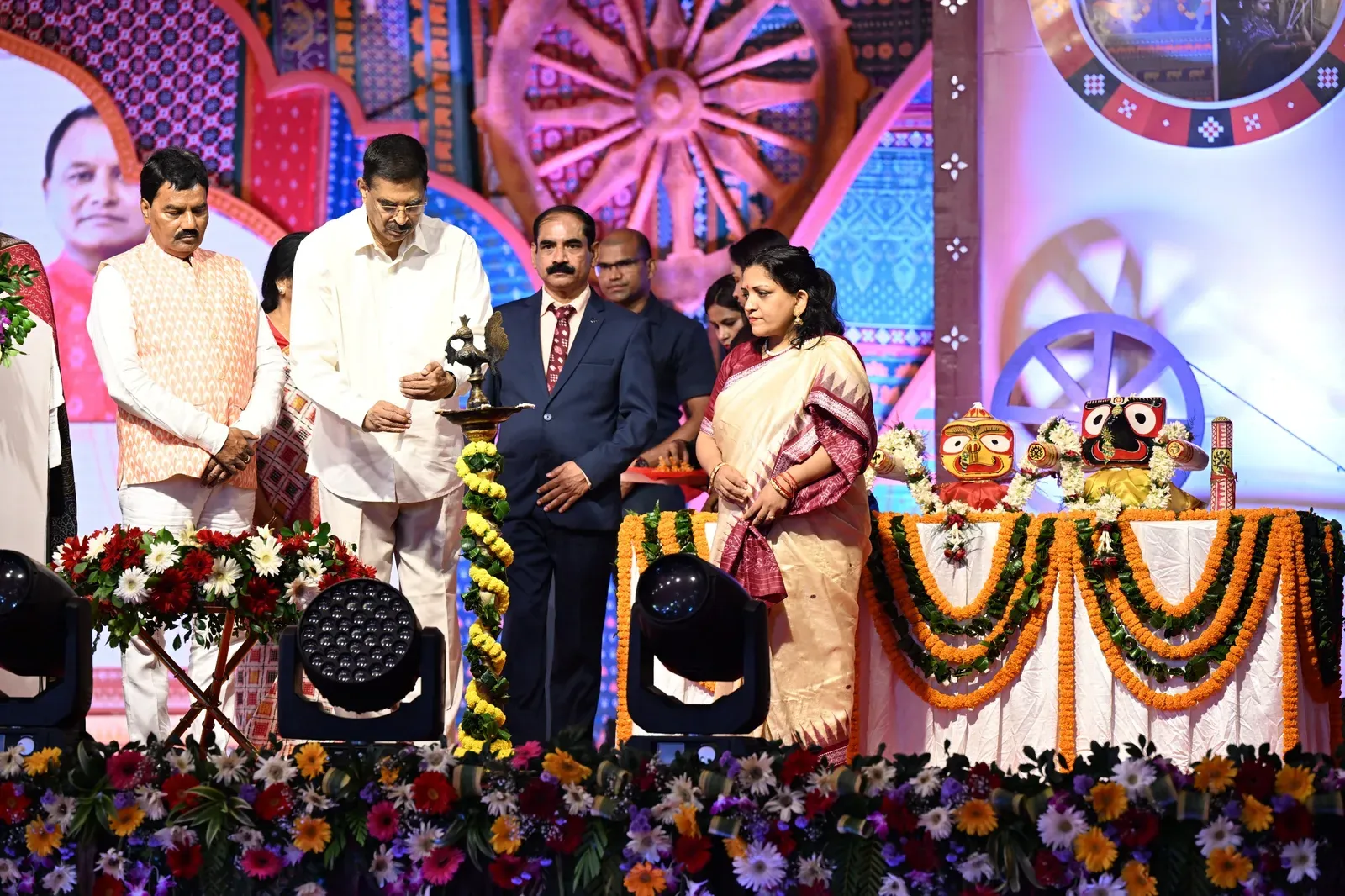 Odisha Governor urges weekly handloom wear to back weavers on National Handloom Day