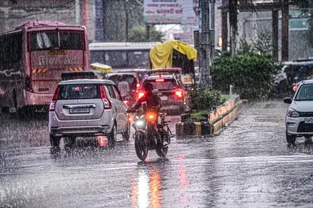 ओडिशा में 48 घंटे का रेड अलर्ट: अत्यधिक भारी बारिश की चेतावनी, दिल्ली-एनसीआर में 2-3 दिन शुष्क मौसम