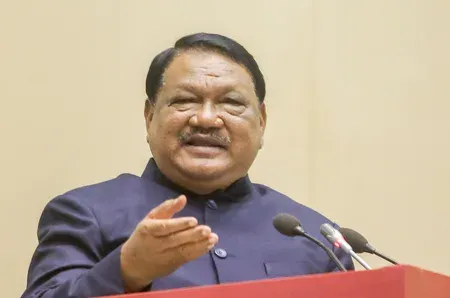 Jual Oram accuses BJP colleague of plot to oust him from Union Cabinet