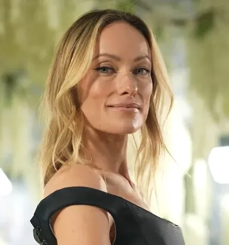 Olivia Wilde on Tom Cruise's reaction to her CinemaCon custody papers moment