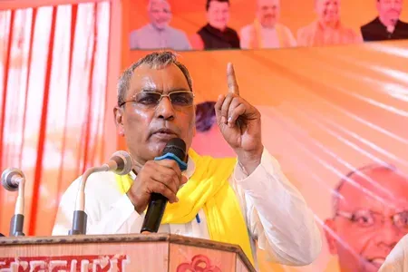 ओम प्रकाश राजभर का अखिलेश यादव पर हमला, कहा- '2027 से पहले सपा बचाने की सोचिए'