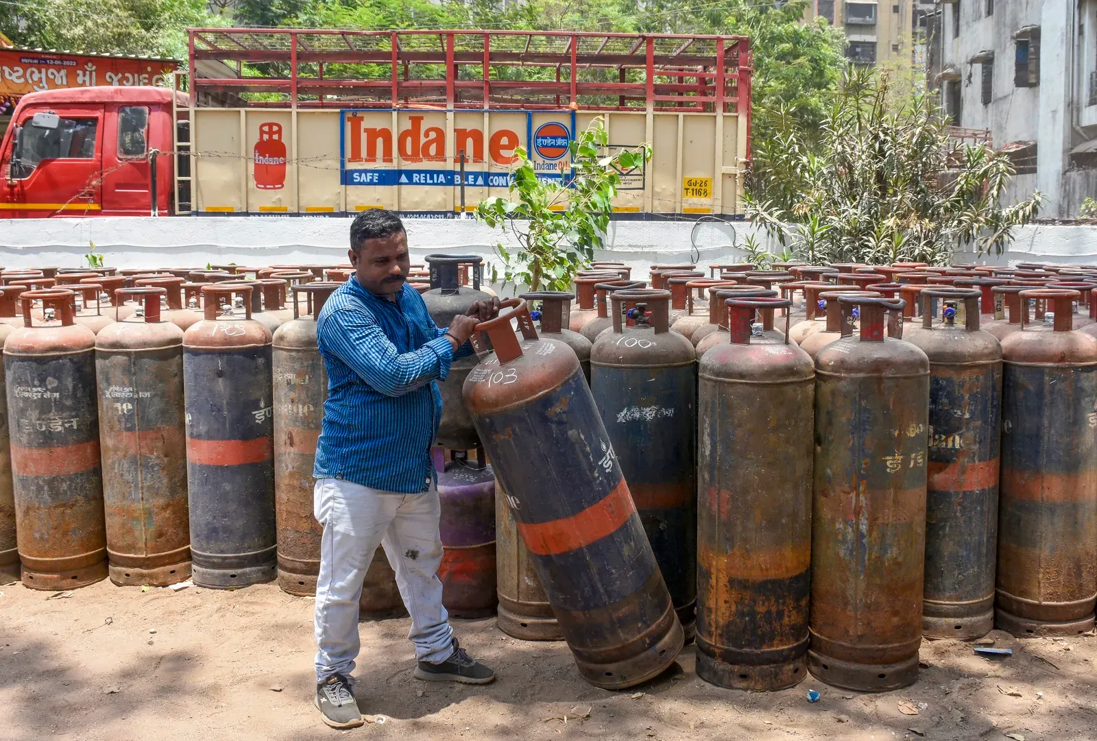Commercial LPG cylinder prices cut by ₹200+ from 1 August 2025