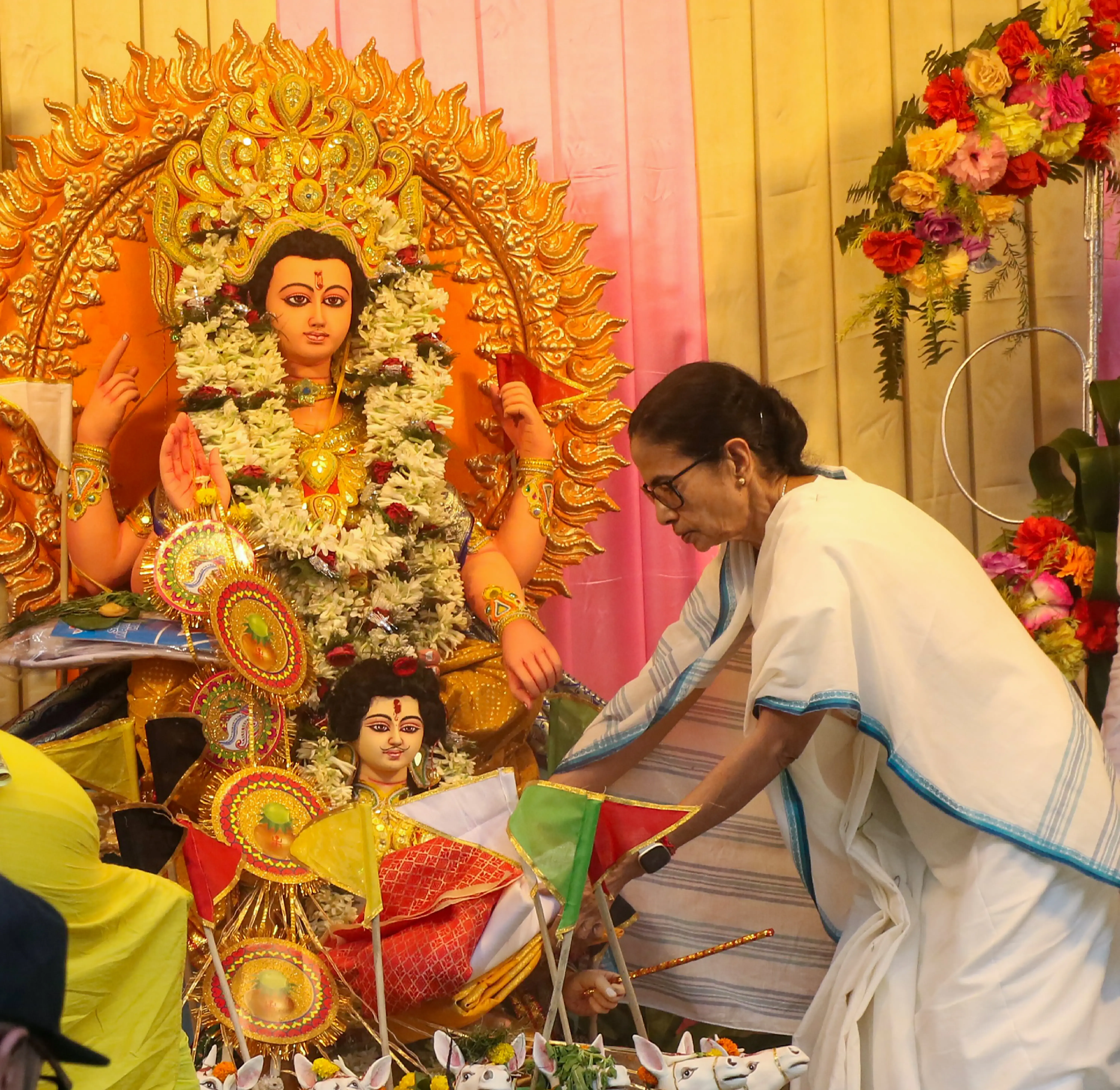 How is Bengal CM Mamata Promoting Unity During Chhath Puja?