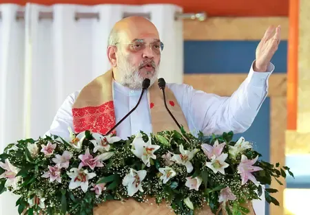 Why does HM Amit Shah celebrate the unifying essence of Hindi on the eve of Hindi Diwas?