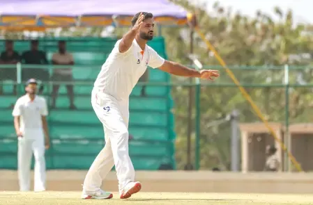 Sourav Ganguly Applauds Auqib Nabi's Remarkable Ranji Trophy Performance as He Eyes National Selection
